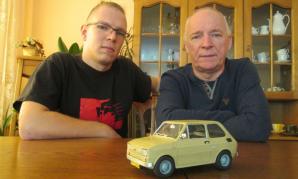 [VIDEO] Fiat 126p na czwartym piętrze w bloku – zdjęcia , film