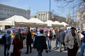 Zielony MDM - sezonowy targ w centrum Warszawy