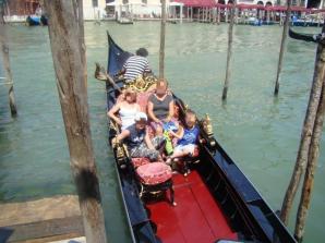 Gnębiona rodzina ze Szczecina domaga się ścigania prześladujących ją Polek i adwokata, który posługuje się w prokuraturze i w sądzie dokumentami, które mogą być spreparowane i sfałszowane. Śledztwo dot. biegłego sądowego za skandaliczną wycenę już ruszyło!