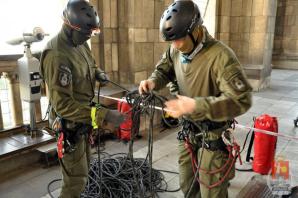 Przed wizytą Papieża ćwiczyli na Pałacu Kultury i Nauki