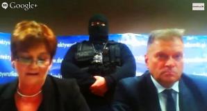 Premier Beata Szydło nie pomogła. Tak jak posłowie PiS. Matka zabitego Roberta Czajkowskiego odesłana przez biegłego sądowego do badań nazistów. Prokuratorzy, którzy mieli być odwołani awansowali!