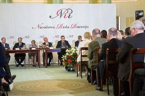 Prezydent: Państwo może oddziaływać na prywatny i publiczny sektor rynku pracy