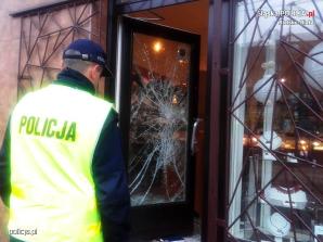 Katowice: Sprawca napadu z bronią na salon jubilerski trafił do aresztu