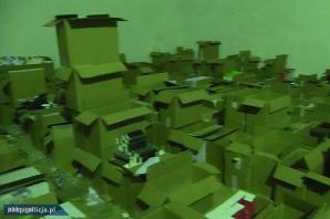 [VIDEO] Zorganizowana grupa przestępcza produkująca i rozprowadzająca kosmetyki oraz odzież zlikwidowana