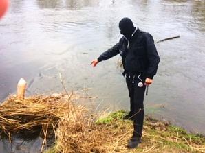 [VIDEO] Rutkowski precyzyjnie wskazał miejsce zatopienia zwłok Danuty Wielochy. Ciało odnaleziono wczoraj, w rzece Pilica, nieopodal miejscowości Brzeźce, w Województwie Mazowieckim. Konferencja prasowa we wtorek 4 kwietnia o godz. 14:00 w Radomiu