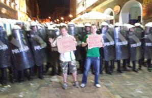 Kibole odpowiedzą za atak na policjantów