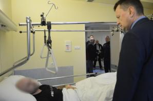 Minister Mariusz Błaszczak z wizytą u rannego antyterrorysty
