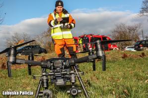 Policyjny śmigłowiec, drony i psy ratownicze zaangażowane w poszukiwania zaginionej 80-latki