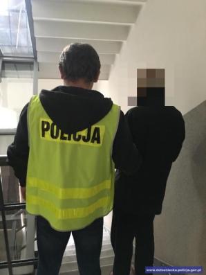 Policjanci zatrzymali mężczyznę podejrzanego o składanie małoletnim propozycji seksualnych