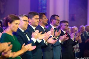 Premier podczas widowiska z okazji 100-lecia Powstań Śląskich