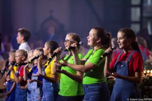 Premier podczas widowiska z okazji 100-lecia Powstań Śląskich