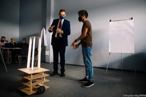 Premier podczas Forum Wizja Rozwoju: pierwsze kilka miesięcy pokazały, że potrafimy sobie radzić z problemami gospodarczymi w dobie epidemii lepiej od innych