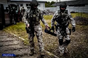 [VIDEO] Rozbita grupa, zlikwidowana fabryka i przejęty towar. Zatrzymano 7 os. w tym 2 obywateli Polski i 5 obywateli Białorusi.  