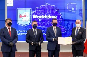 [VIDEO] 10 nowych miast na mapie Polski. Premier M. Morawiecki: To akt sprawiedliwości dziejowej
