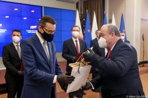 [VIDEO] 10 nowych miast na mapie Polski. Premier M. Morawiecki: To akt sprawiedliwości dziejowej