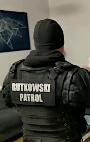 [VIDEO] Wielki triumf RUTKOWSKIEGO! Dzieci, po 2,5-miesiąca porwania i zniewolenia, wróciły do mamy! Homoseksualista-porywacz i jego „żołnierze” ośmieszeni!