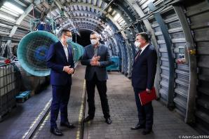 [VIDEO] Kolejne rządowe pieniądze dla firm – 4,5 mld zł na wsparcie polskich przedsiębiorców