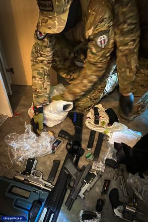 [VIDEO] Uderzenie w gang powiązany z pseudokibicami 