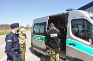 Afgańczycy ukryci w naczepie tira