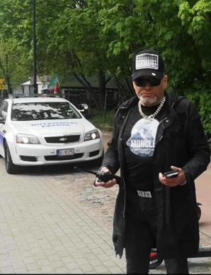 [VIDEO] Poszukiwania Iwony Wieczorek: RUTKOWSKI: odnaleźliśmy granatową spódniczkę, koszulę męską i noże. Czekamy na Policję!