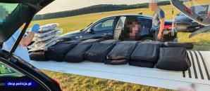 Awionetka miała służyć do przemytu narkotyków z Hiszpanii do Polski - CBŚP i PK przejęły marihuanę i samolot