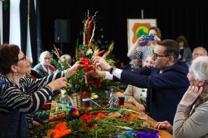 [VIDEO] Premier: Przez lata nasi seniorzy byli źle traktowani. Robimy wszystko, żeby to naprawić krok po kroku