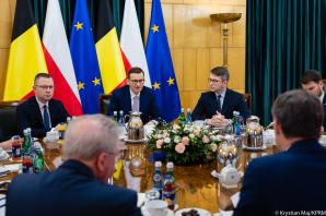 [VIDEO] Premier Mateusz Morawiecki: na polu walki dobra ze złem nie może być postaw neutralnych. Szef polskiego rządu spotkał się w Warszawie z premierem Królestwa Belgii Alexandrem de Croo