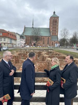 Generalna konserwator zabytków Bożena Żelazowska: Wspieramy odbudowę Ratusza w Braniewie