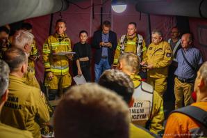 Pożar kamienicy w Poznaniu - na miejsce zdarzenia udał się wiceminister Wiesław Leśniakiewicz