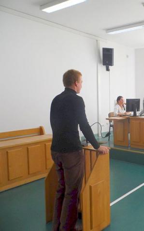 Świadek po raz kolejny przed sądem nie potwierdza, by policjanci byli lżeni