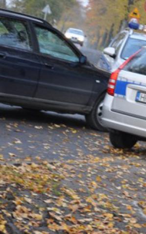 Szok! Nastolatkowie odbili policjantom zatrzymanego. 17-latek uciekł w kajdanach!