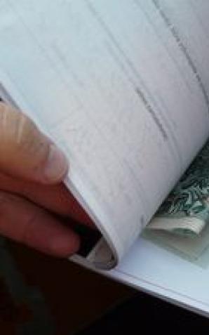 Uciekał bez prawa jazdy przed policją. Później chciał dać tysiąc złotych