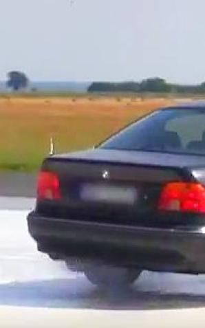 [VIDEO] Ofensywna technika jazdy samochodem. Szkolenie funkcjonariuszy CBŚP