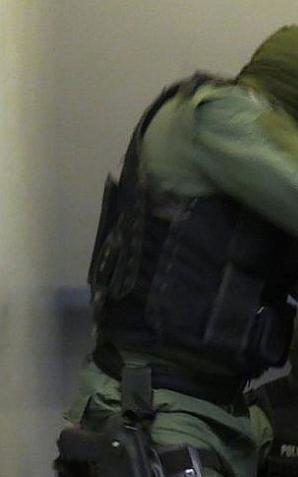 [VIDEO]  W ulicznym korku policja dorwała gangsterów z Poznania! Ośmiu bandytów zakutych w biały dzień