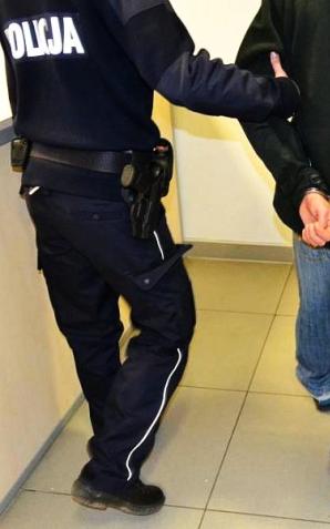 Kraków: Policjanci zatrzymali ostatniego ze sprawców brutalnego pobicia. Ukrywał się prawie pół roku