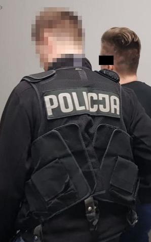 Lublin: Szantażował 13-latkę zdjęciami