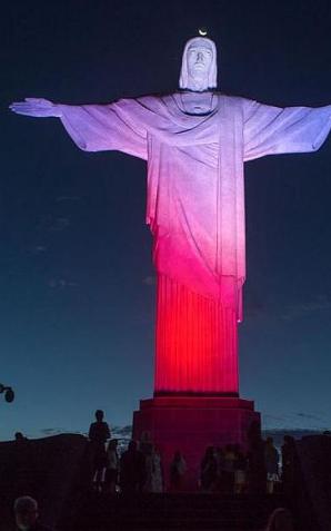 Budowle na świecie rozświetlone na biało-czerwono