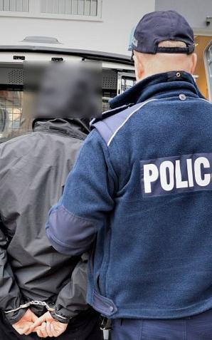 23-latek oślepił laserem policjantów – odpowie za czynną napaść na funkcjonariuszy