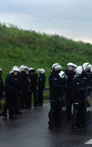[VIDEO] Policjanci czuwali nad bezpieczeństwem podczas meczu LEGIA WARSZAWA - DINAMO ZAGRZEB i zapobiegli konfrontacji pomiędzy pseudokibicami