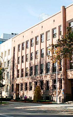 Komunikat MSZ dotyczący sytuacji Polaków przebywających w Afganistanie. Są w stałym kontakcie z konsulem RP w Nowym Delhi, a także z Ambasadami Francji, Niemiec i USA w Kabulu