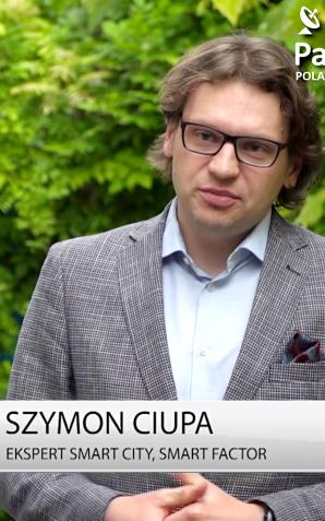 [VIDEO] Sztuczna inteligencja pozwala złapać piratów drogowych. Algorytmy zarządzają ruchem i zastępują strażników miejskich. Przykładem może być Singapur.