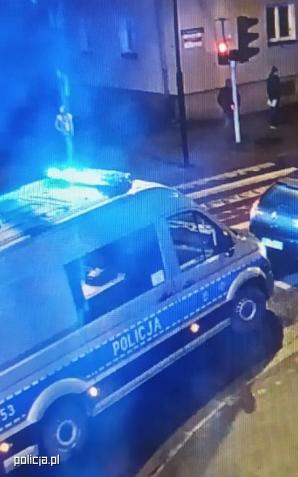 [VIDEO] Jechała z zamarzniętą szybą - wjechała w rodzinę na przejściu dla pieszych