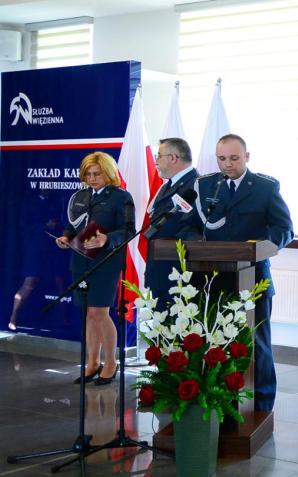 Minister Sprawiedliwości wyróżnił funkcjonariuszy Służby Więziennej za pomoc uchodźcom z Ukrainy