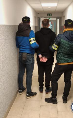 [VIDEO] 9 osób zatrzymanych za rozpowszechnianie treści pornograficznych z nieletnimi