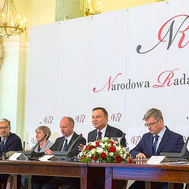 Prezydent: Państwo może oddziaływać na prywatny i publiczny sektor rynku pracy