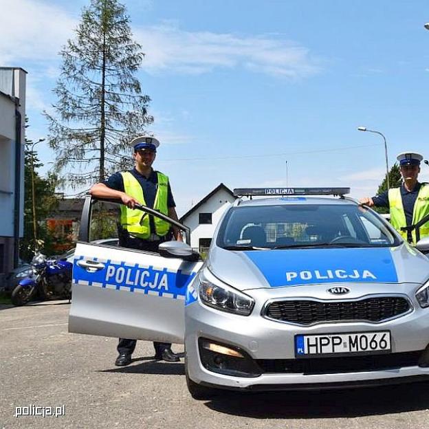 3-latek z psem doprowadził policjantów do nieprzytomnej mamy