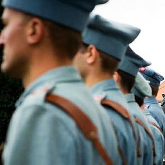 W hołdzie Błękitnej Armii-odsłonięcie tablicy pamiątkowej przed budynkiem Dowództwa Garnizonu Warszawa
