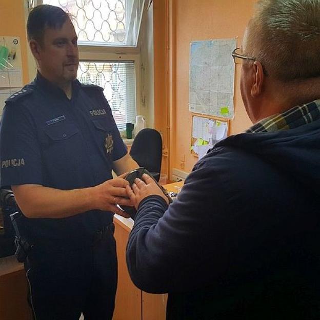 Odpowiedzą za włamania do obiektów sakralnych. Policjanci zatrzymali podejrzanych i odzyskali część skradzionego mienia