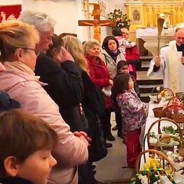 [VIDEO] Poświęcenie Pokarmów w Wielką Sobotę. Słowo i o godz. 20 transmisja z Nabożeństwa Wigilii Zmartwychwstania Pańskiego z Bazyliki w Piekarach Śląskich 