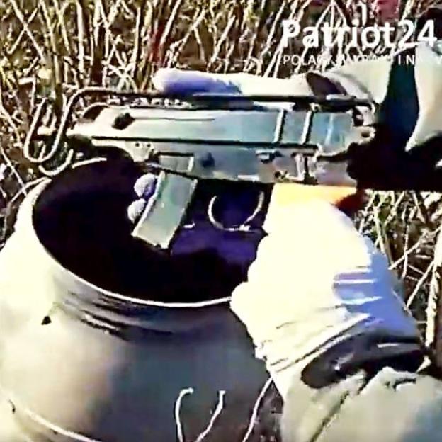 [VIDEO] Karabin maszynowy, narkotyki i nielegalne papierosy. 4 osoby za kratami